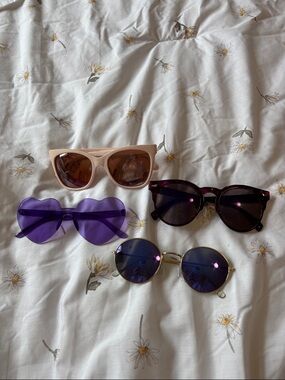 Assorted Women's Sunglasses 4 pack - Purple